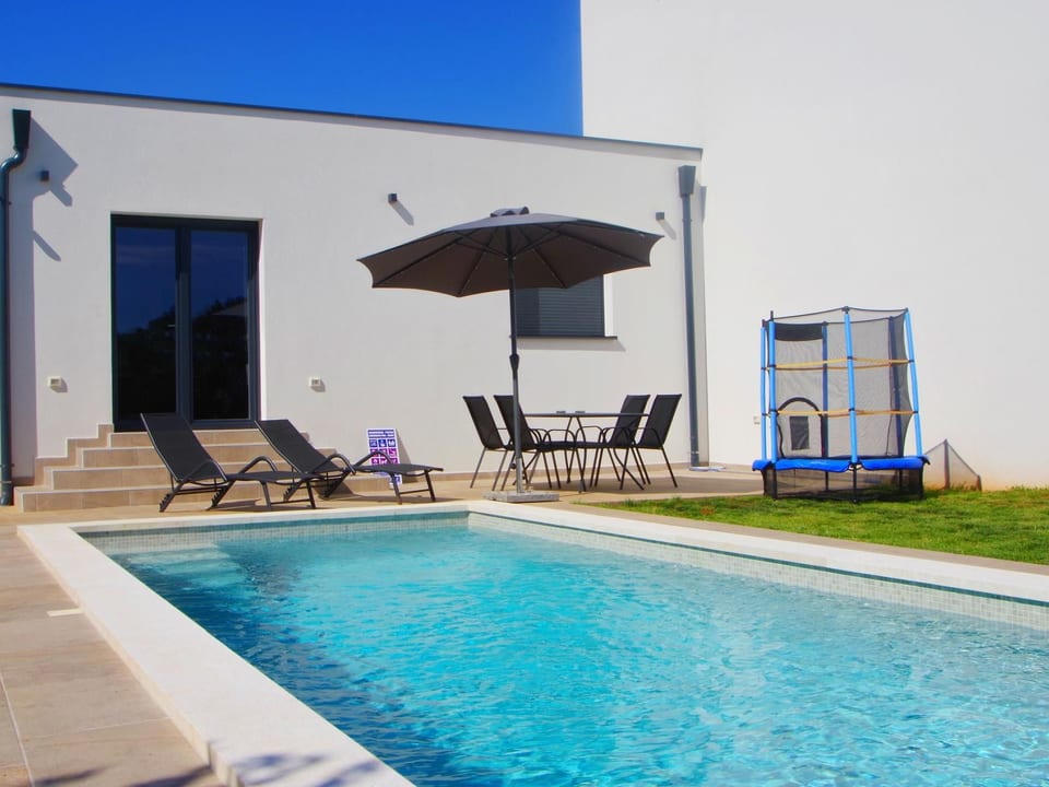 Casa de vacaciones, piscina privada, pueblo de Šišan - Ližnjan