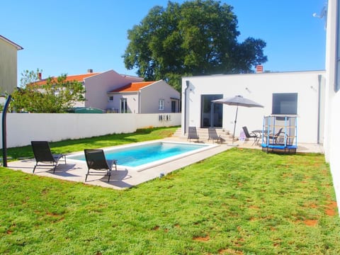 Ferienhaus, privater Pool, Dorf Šišan