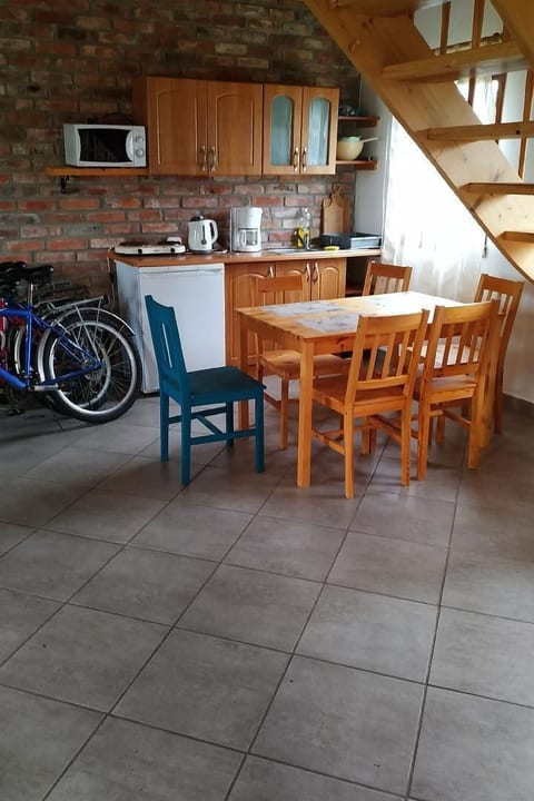 Strandnahes Ferienhaus mit Grill in Ustka