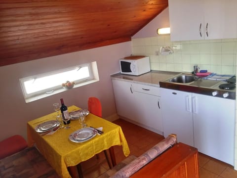 mit Terrasse, in der Nähe des Strandes und des Zentrums, über den Dächern von D
