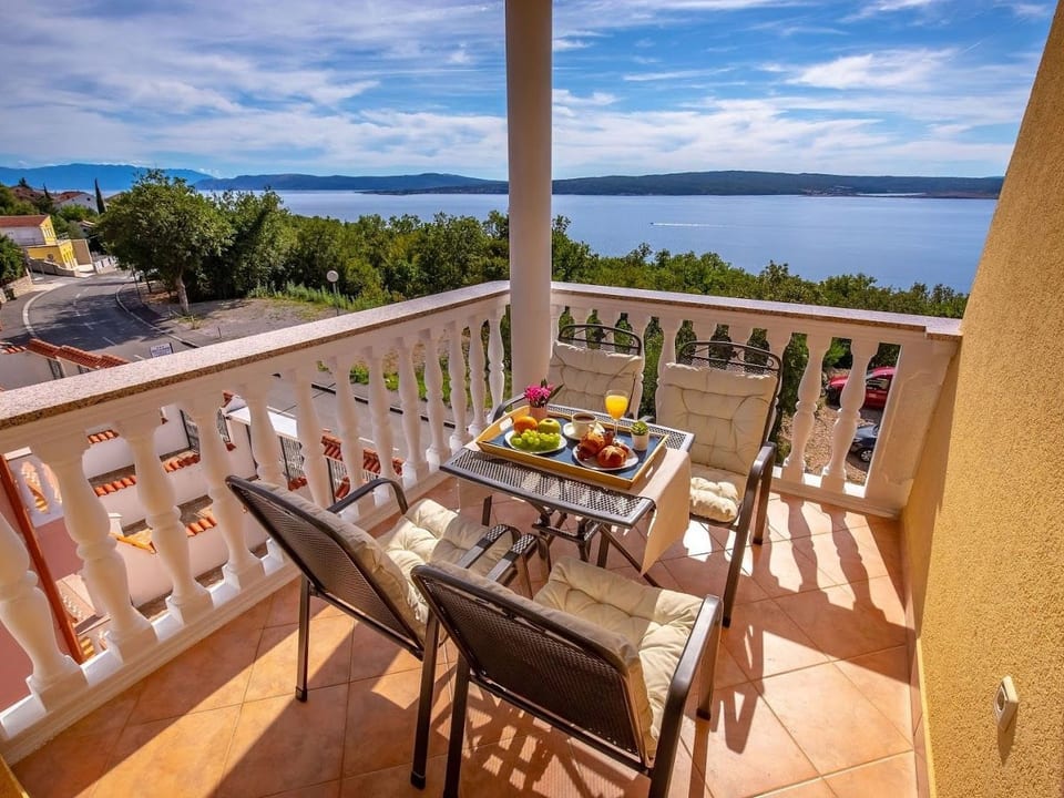 Appartement avec balcon et vue sur la mer - Dramalj