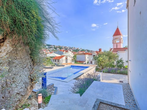 "Villa Rock" mit Blick auf das Wasser