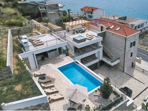 Wunderschön gestaltete Villa Mladenka in Suhi Potok