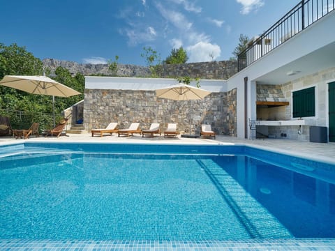 Wunderschön gestaltete Villa Mladenka in Suhi Potok