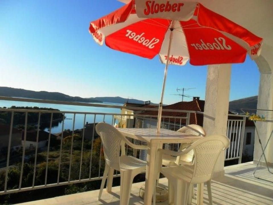 mit Blick auf das Wasser - Trogir
