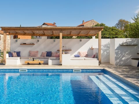 Villa Flavia Traditionelles Steinhaus mit Pool