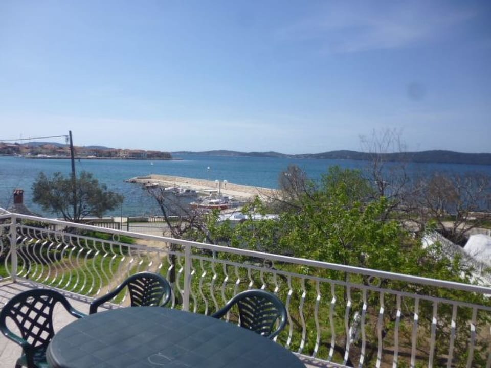 Sonnige Wohnung Bepo mit Blick auf das Wasser - Bibinje