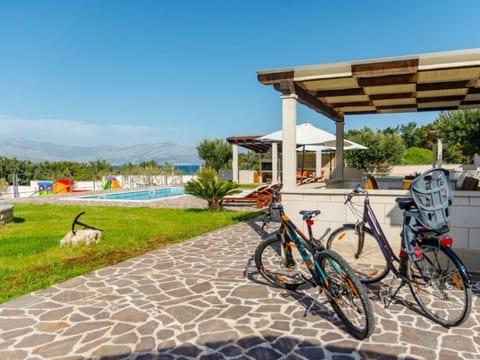 Villa Mis, Haus in Supetar mit privatem Pool