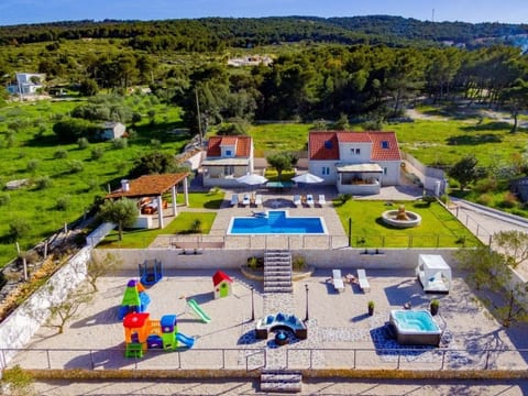 Villa Mis, Haus in Supetar mit privatem Pool