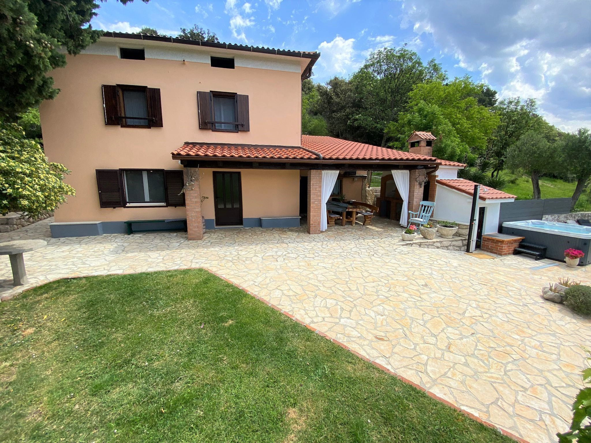 Tolles Ferienhaus in Supetarska Draga mit Garten