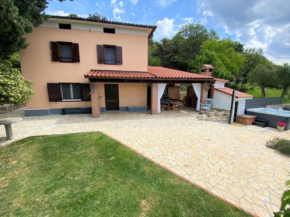 Tolles Ferienhaus in Supetarska Draga mit Garten - Supetarska Draga