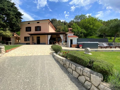 Tolles Ferienhaus in Supetarska Draga mit Garten