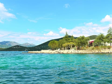 Anwesen mit Blick auf das Wasser