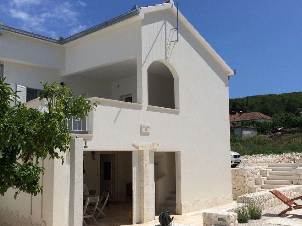 Finca avec vue sur l'eau - Mastrinka