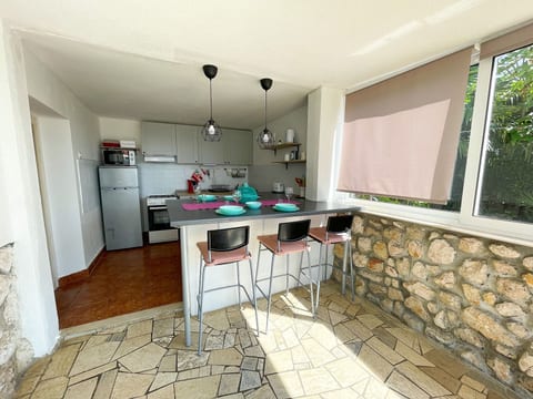 Appartement in Dramalj mit Grill und Terrasse