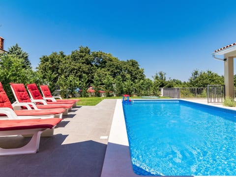 Newly built (2018), fully detached holiday villa with a private swimming pool