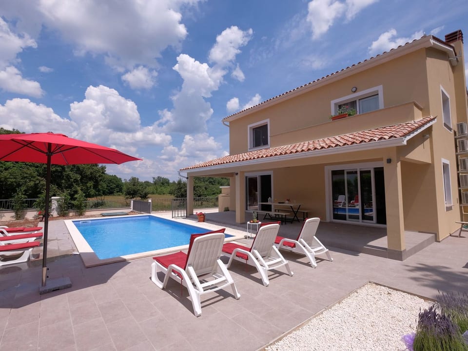 Newly built (2018), fully detached holiday villa with a private swimming pool - Bokordići