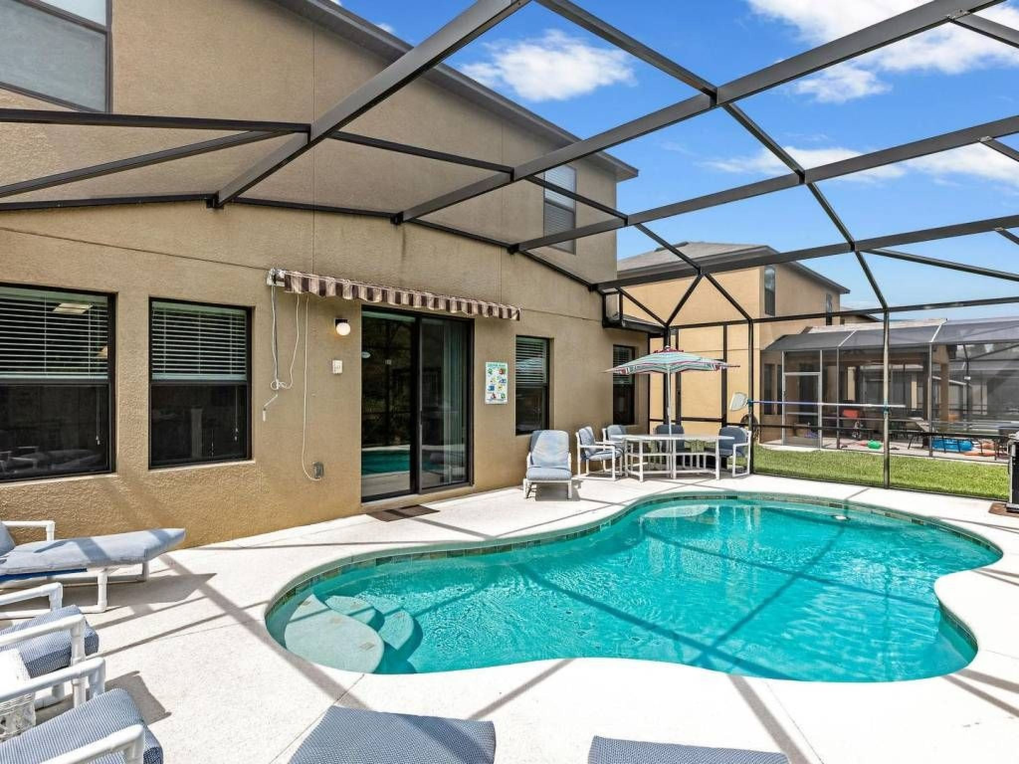 Wunderschönes Ferienhaus in Loughman mit Pool in Südlage und Blick auf das Natu
