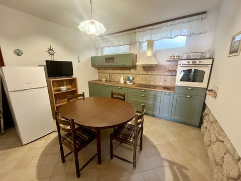 Gemütliches Appartement in Dramalj mit Schöner Terrasse und Meerblick