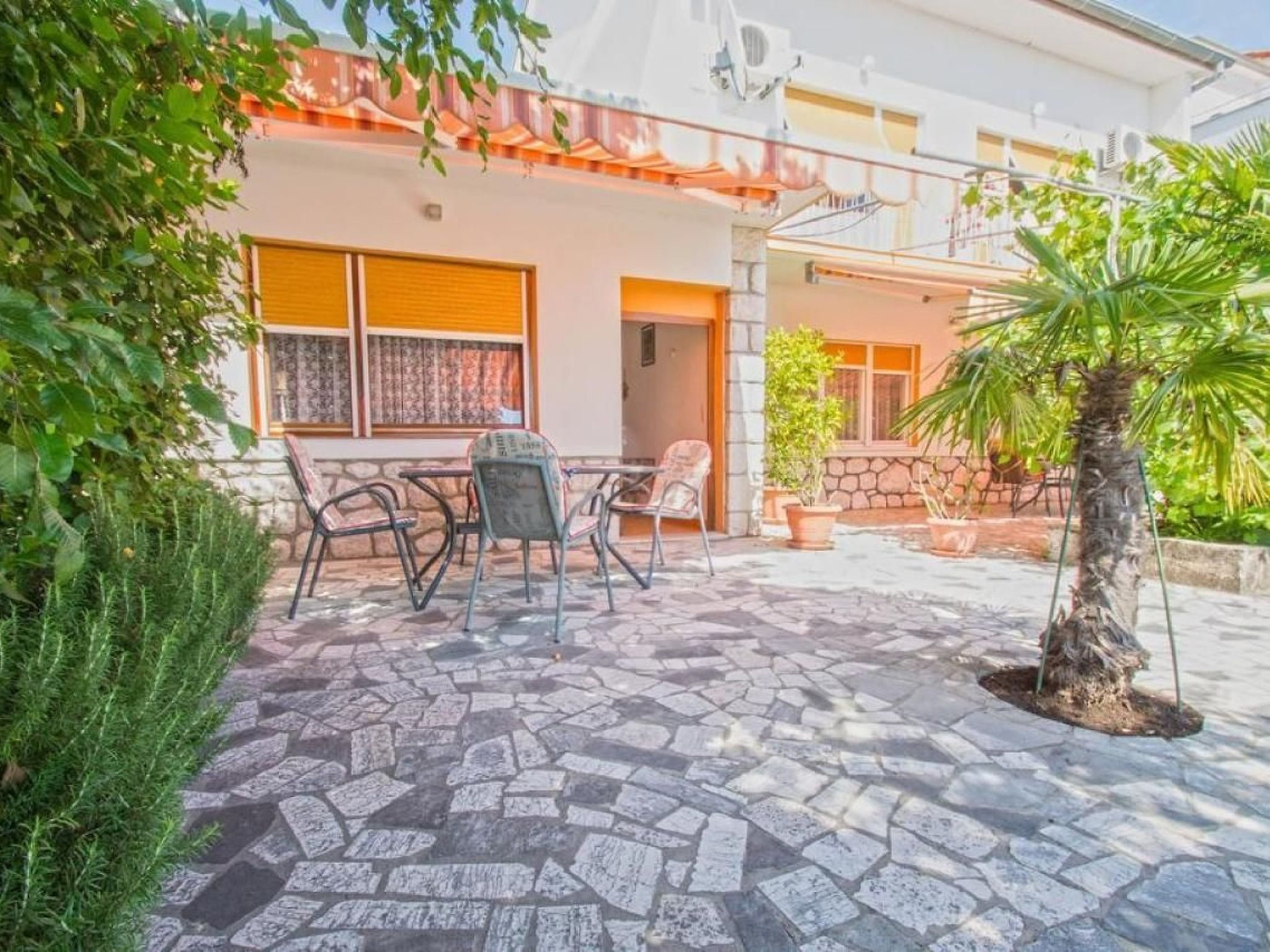 Gemütliches Appartement in Dramalj mit Schöner Terrasse und Meerblick