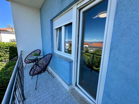 Wohnung in Dramalj mit Garten, Terrasse und Grill
