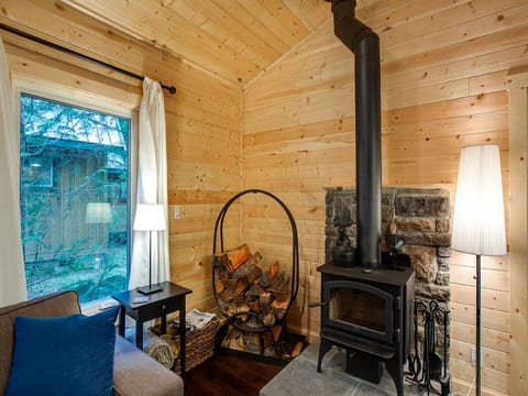 Brandneue Hütte mit Holzofen und Wi-Fi
