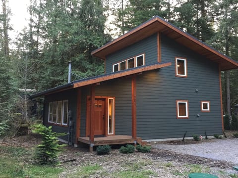 Brandneue Hütte mit Holzofen und Wi-Fi
