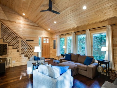Brandneue Hütte mit Holzofen und Wi-Fi