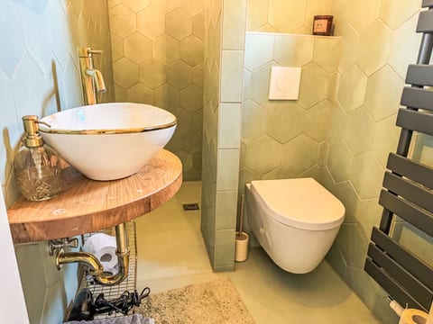 Bathroom / Wellness