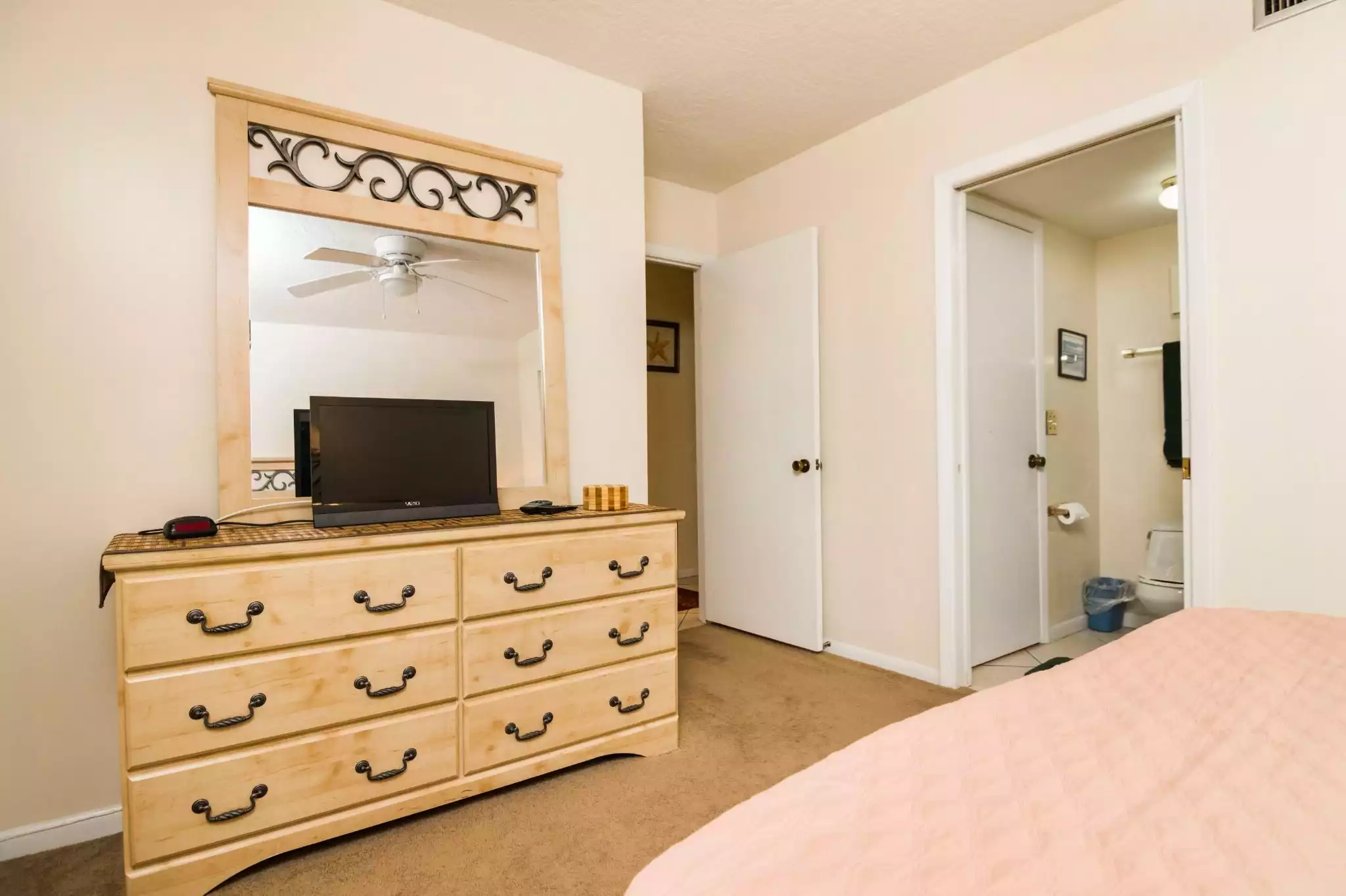 Bedroom Bedroom - Ground Floor Unit on Beautiful Melbourne Harbor - Melbourne
