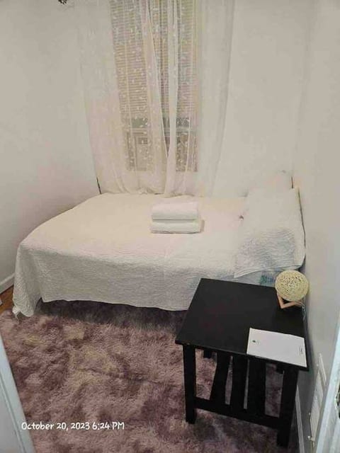 Clean, small, cozy bedroom - Room #3