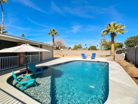Relaxing Oasis! 5 bedroom 3 bath with Pool
