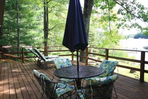 Quiet & Peaceful overlooking Spider Lake