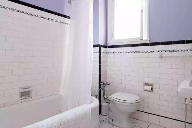 Bathroom with original vintage tile and tub Bathroom with original vintage tile and tub - Spacious 3 brdm house in quiet Baltimore city area - Baltimore
