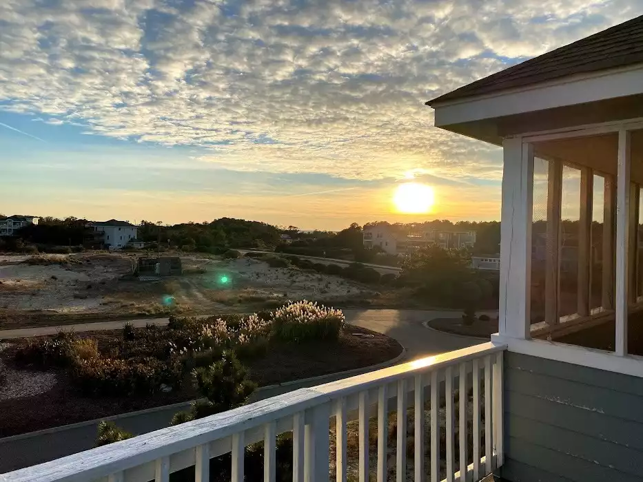 Enjoy beautiful sunsets over the sound from the upper level deck! - Shell Of A Good Time (Corolla Vacation Home) - Corolla