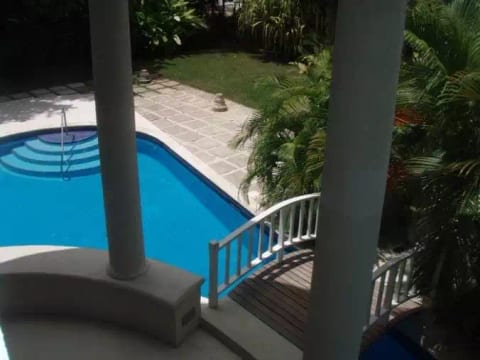 New Mansion - Beachfront, Paynes Bay