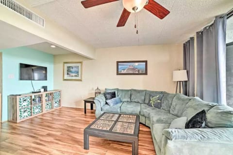Sunny Padre Island Condo, Only 2 Mi to Beaches!