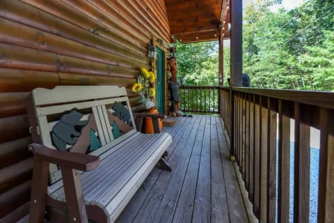 Pigeon Forge ! Seasonal Pool  3 bed 3 bath ! View