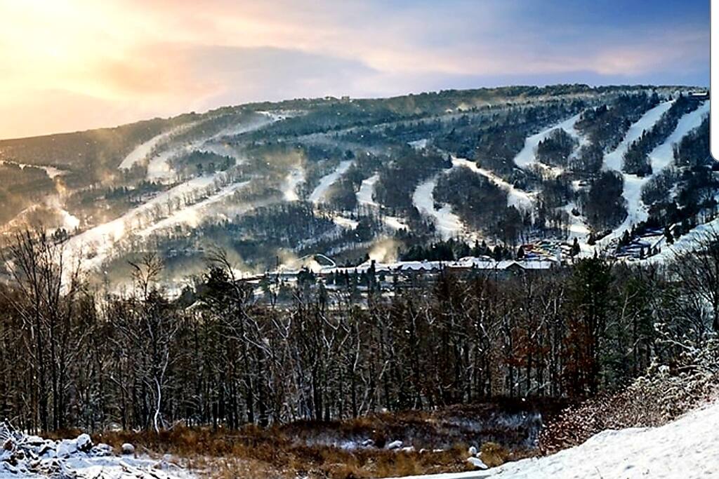 Camelback ski area , waterpark , zip lines etc. - GreatEscapeNaturePlayground HiSpeedInternet  - Long Pond