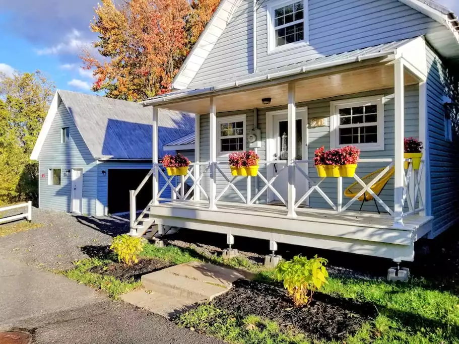 Coquette et paisible ancestrale au bord de l'eau Leclercville