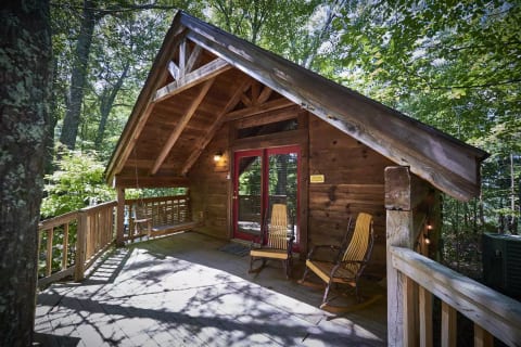 Ladyslipper Timeless Romance; Mins to town. Hottub, Secluded