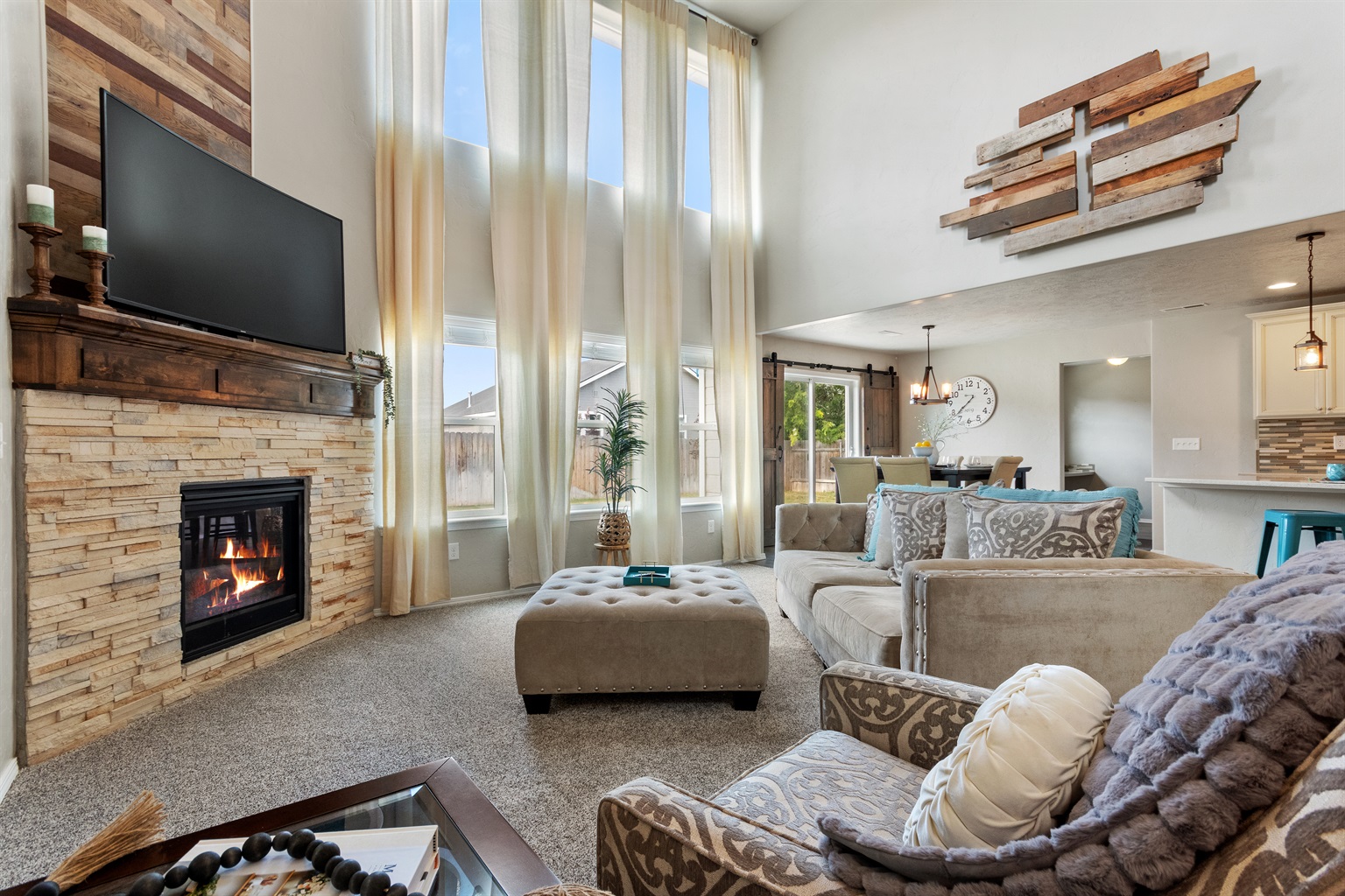 extravagant-family-get-away-in-large-5-bedroom-private-home/