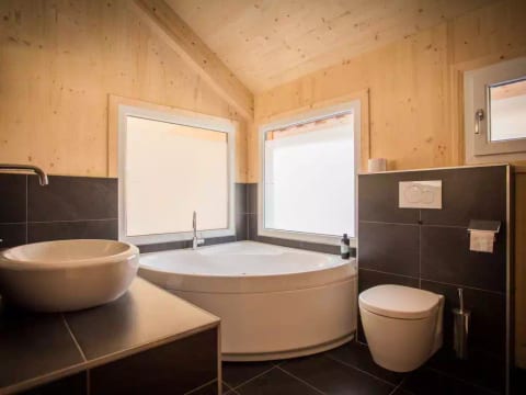 Premium mit 5 SZ,Sauna o IR-Sauna+SP