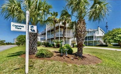 Seas the Breeze, Oceanview, sleeps 10!