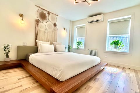 King size /Magical bedroom :) with the best sleep like a baby Casper mattress:)