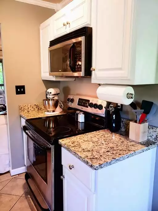 Upstairs kitchen with new granite countertops is equipped with a blender, toaster, dishes, silverware, spices, and even a kitchenaid mixer. Upstairs kitchen with new granite countertops is equipped with a blender, toaster, dishes, silverware, spices, and even a kitchenaid mixer. - Selah Way Cottage*10mins UT*2kitchen hottub*arcade - Knoxville