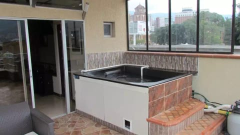 PH 502 Roof deck Hot tub Private roof security AC