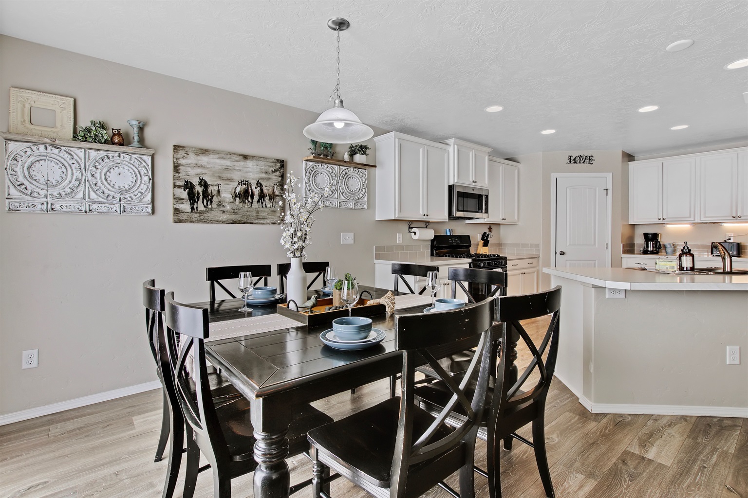 serenity-haven-retreat:-4br-tranquility-and-comfort/