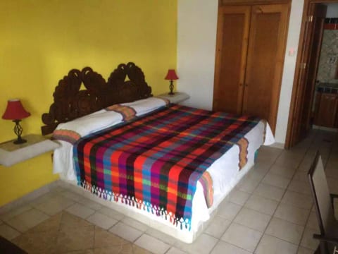Villa #1 king bed private bath