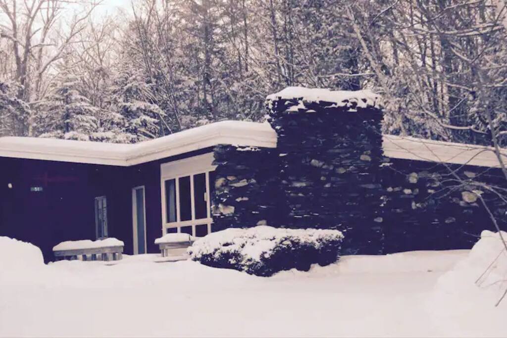 Vintage picture of snowed-in Kilbourne Lodge circa 1986. - Kilbourne Lodge︙3BR/2BA＋Pets＋Fireplace＋Boot Dryer - Killington